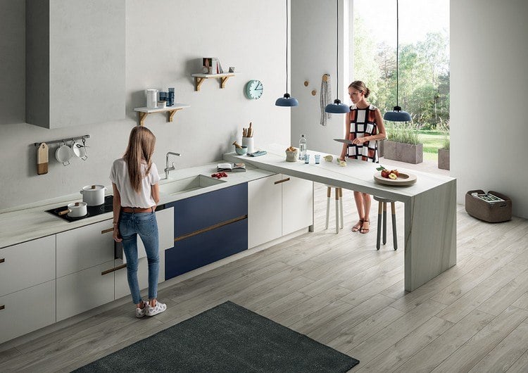 Keramik Arbeitsplatten helle-küche-hochwertige-arbeitsplatte-marmor-look
