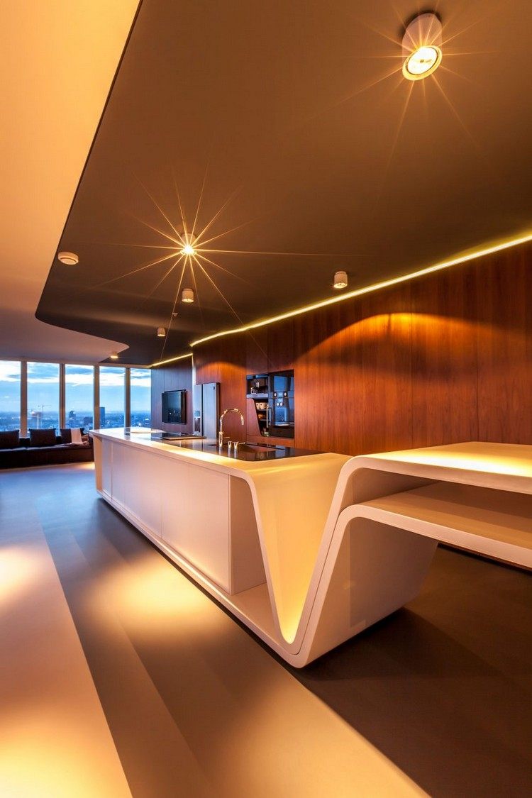 modern-wohnen-gebogene-wand-nussholz-küche-wohnzimmer-beleuchtung
