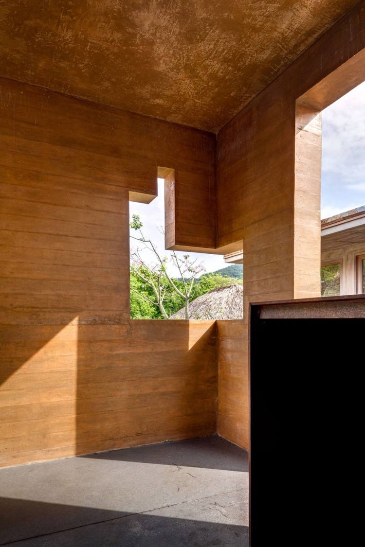 Tradition trifft Moderne -strandhaus-beton-terrasse-fenster-o%cc%88ffnungen