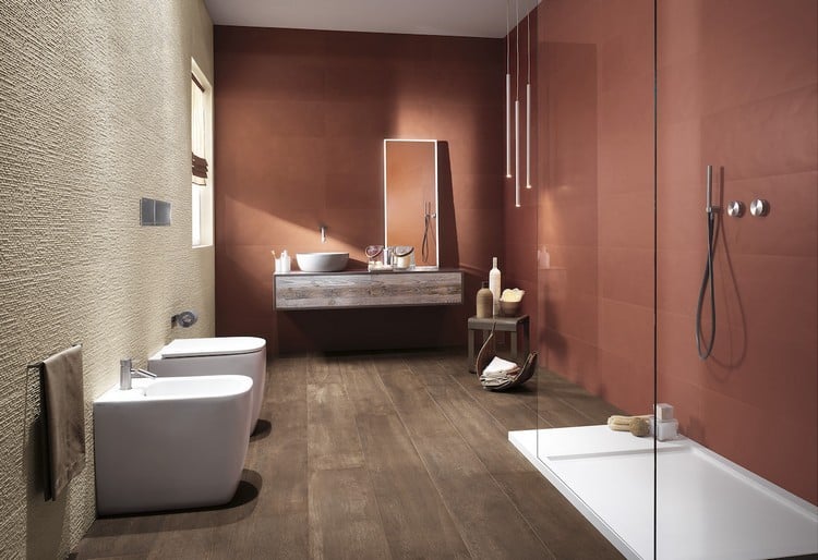 wandfliesen-bad-badgestaltung-beige-rot-strukturiert-begehbare-dusche