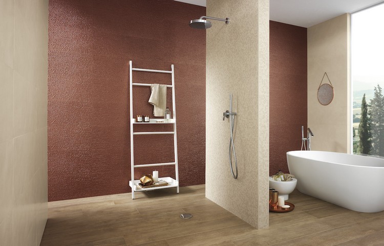 wandfliesen-bad-elegante-badgestaltung-rot-beige-badewanne-dusche-leiter