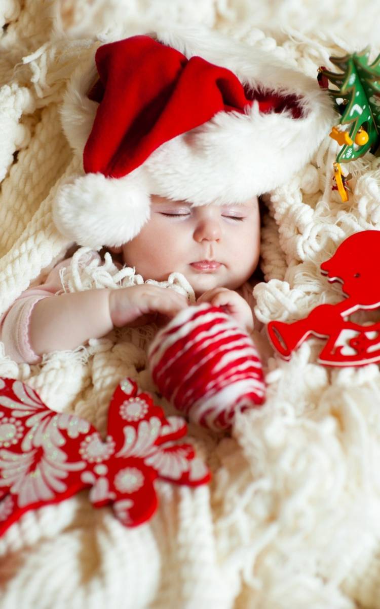 weihnachten familie-fest-baby-feiern-weihnachtszeit-magisch-ambiente