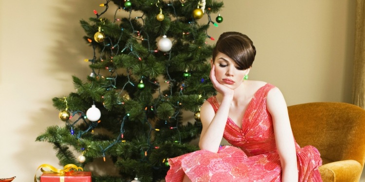 weihnachten-styling-damen-frisuren-outfit-hochsteckfrisur-make-up-nageldesign
