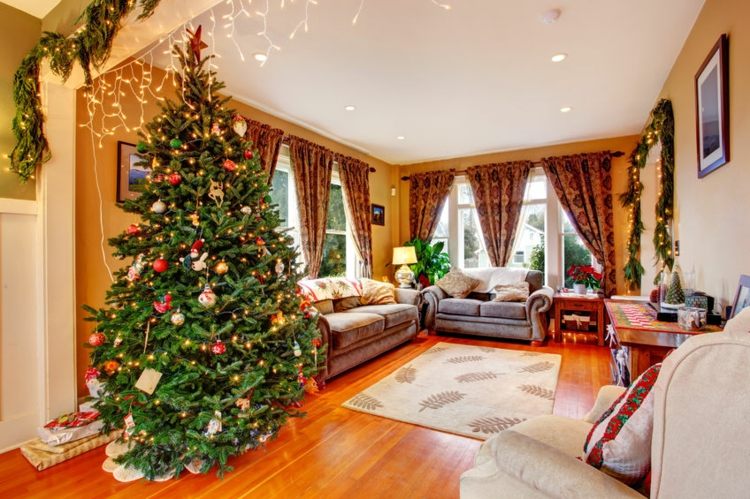 weihnachten wohnzimmer-gestaltung-weihnachtlich-tannenbaum-schmücken-girlanden-gardinen