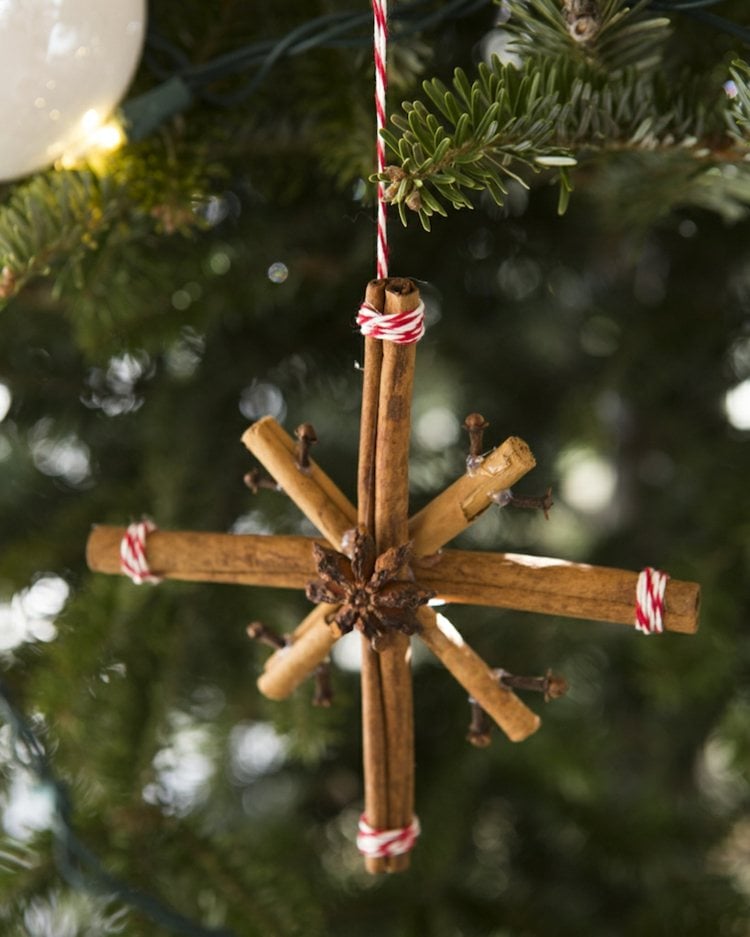 weihnachtsbasteln-naturmaterialien-zimtstangen-gewürze-basteln-christbaumschmuck-stern-schnur
