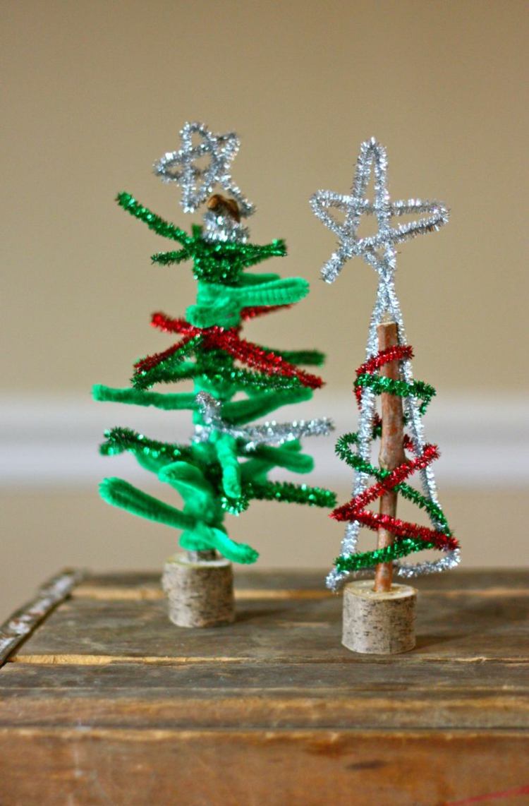 weihnachtsbasteln-naturmaterialien-zimtstangen-weihnachtsbaum-korken-plüschdraht