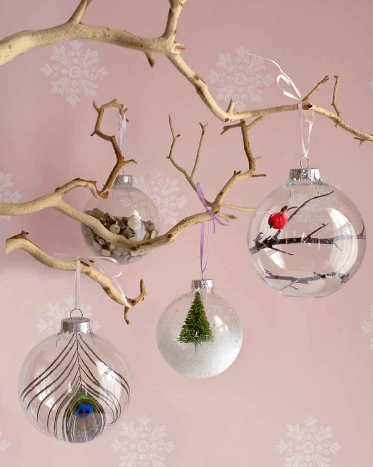 weihnachtsdeko-basteln-christbaumkugeln-transparent-füllung-feder