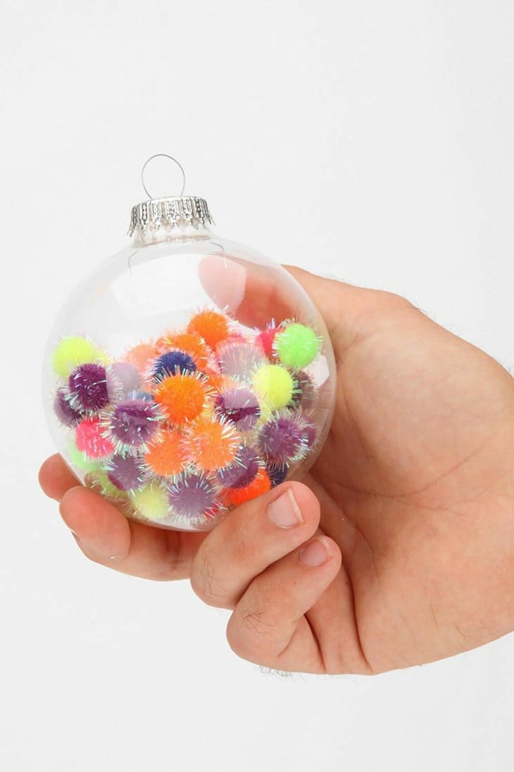weihnachtskugeln-befüllen-glas-bommeln-glitzer-bunt-deko