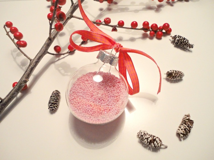 weihnachtskugeln zum befüllen streusel-rosa-geschenk-idee-essbar