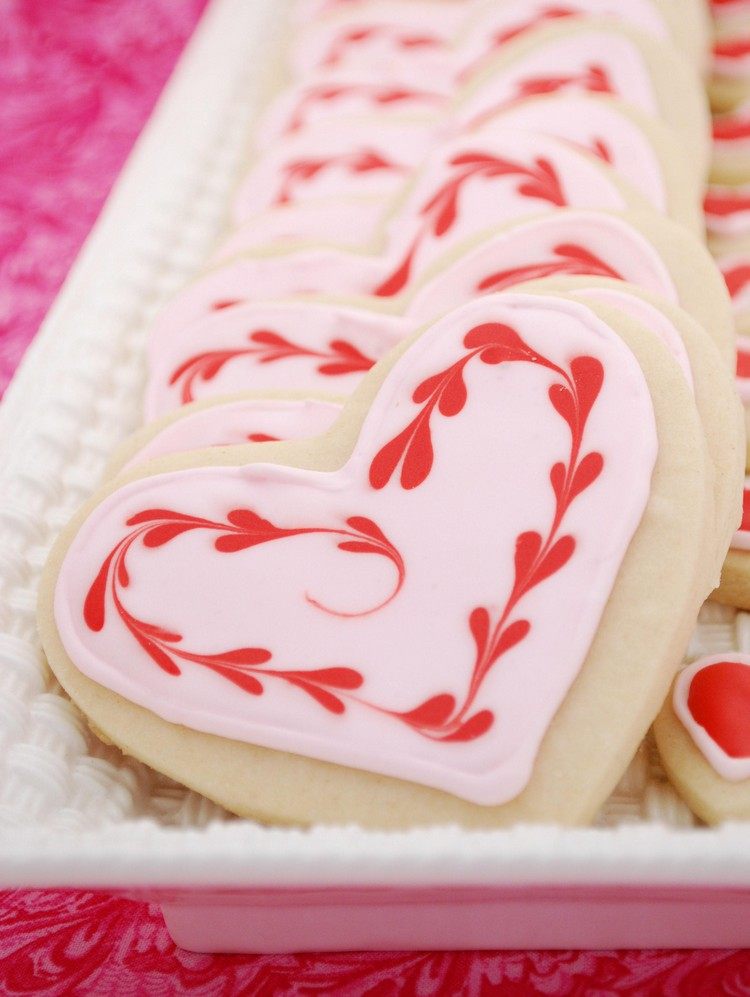 zuckerguss-selber-machen-bunt-valentinstag-herzen-kekse-dekorieren