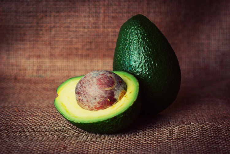 omega-3-fettsäuren-nahrungsmittel-avocado-gehalt