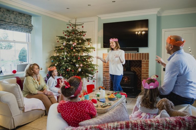 Weihnachtsspiele Geschenke auspacken Ideen für Familien mit Kleinkindern und für Großfamilien