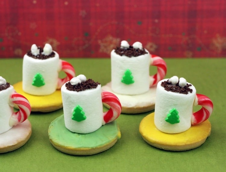 backen-weihnachten-weihnachtsplätzchen-marshmallow-tasse-gestalten-streusel