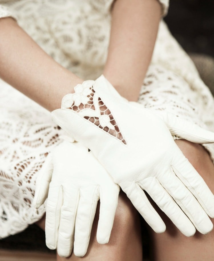 Braut weiße Handschuhe PerlenStickerei Perlenkurze Brautkleid BrauthandschuhYRDE 