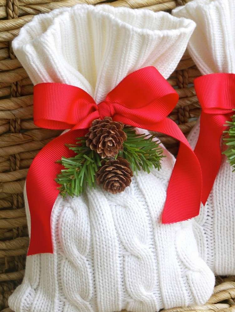diy-geschenke-weihnachten-kinder-süßigkeiten-alter-pullover-verpacken
