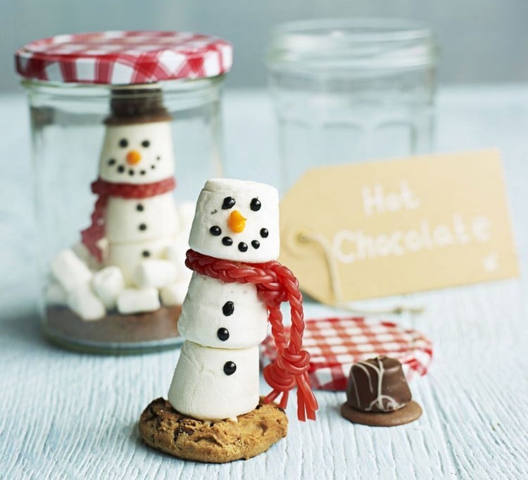 DIY Geschenke zu Weihnachten schneekugel-trinkschokolade-marshmallows