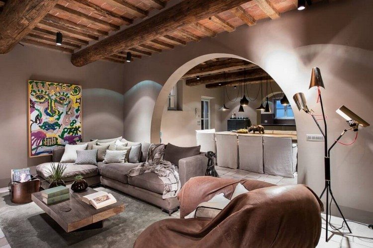 eklektischer-einrichtungsstil-wohnzimmer-wandbild-stehleuchte-sofa