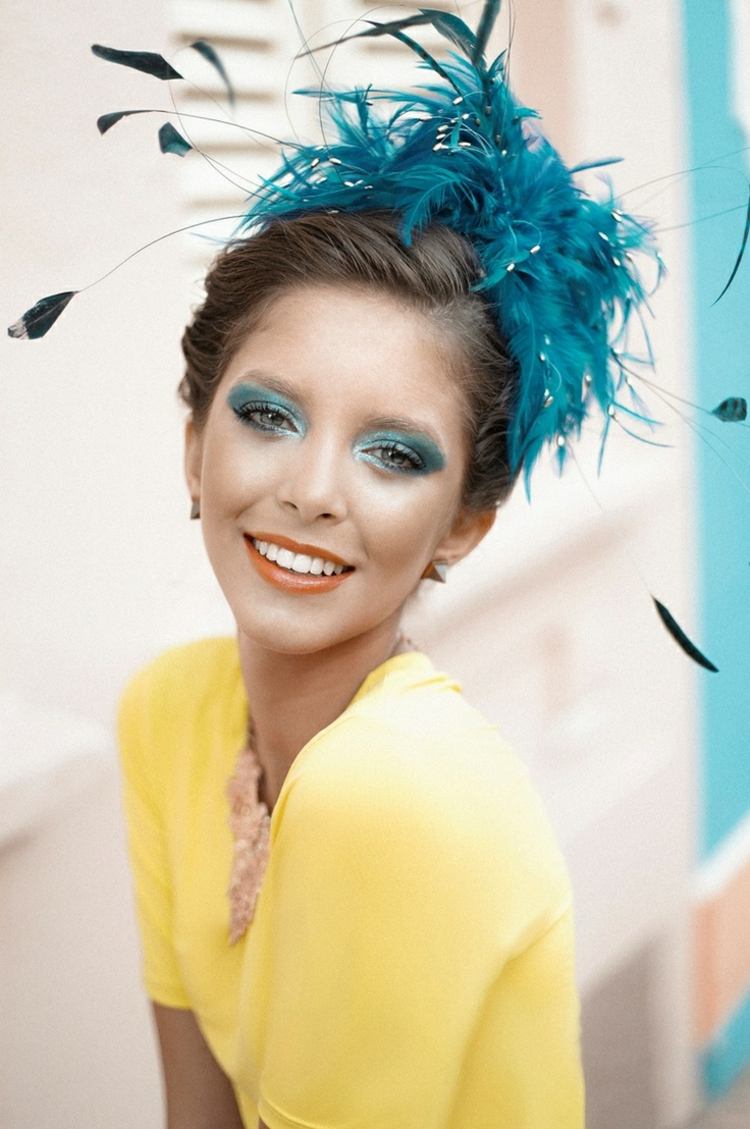 fasching-make-up-kostüm-accessoire-haarschmuck-federn-blau