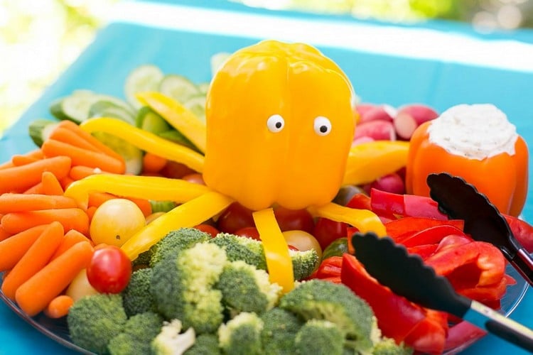 fingerfood-kindergeburtstag-gesund-lustige-deko-gemüse-oktopus