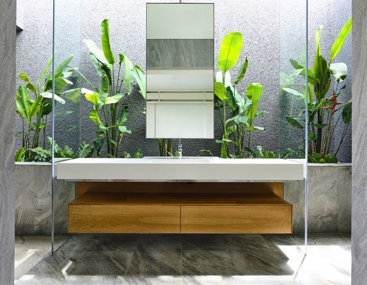 garten-wohnen-verbinden-grünpflanzen-bad-modern-marmor