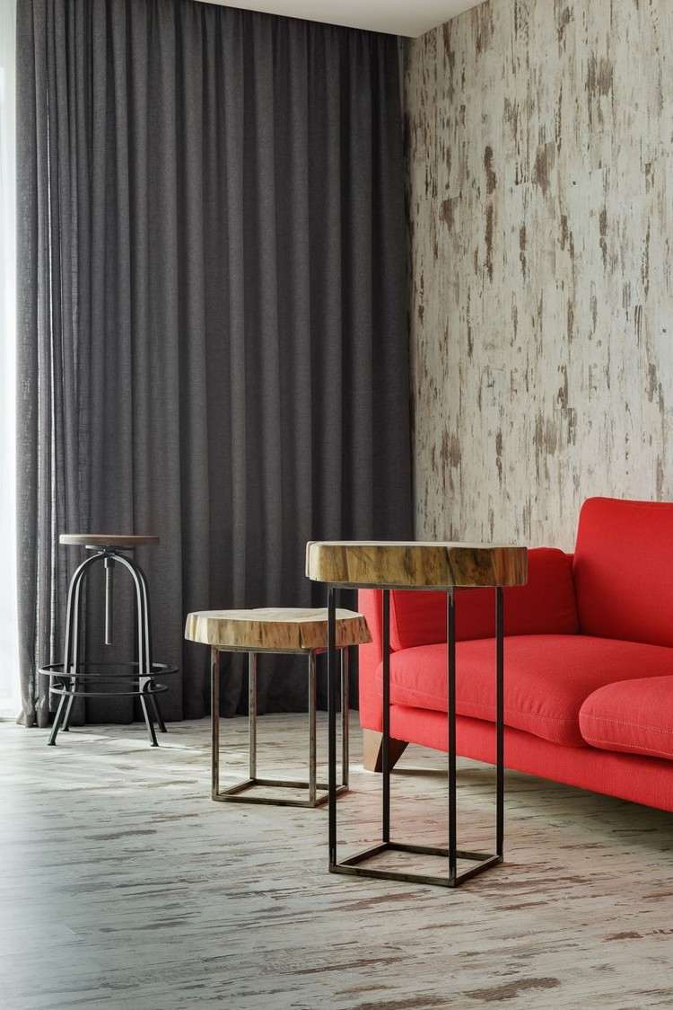 Holz und Stahl wohnzimmer-rotes-sofa-laminat-boden-wandgestaltung