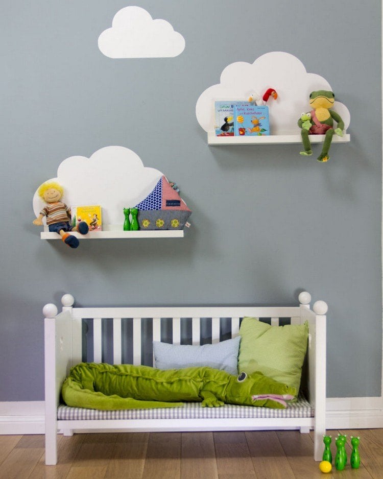 Ideen fürs Kinderzimmer ikea-hacks-regalbretter-wolken-malen-wandmalerei