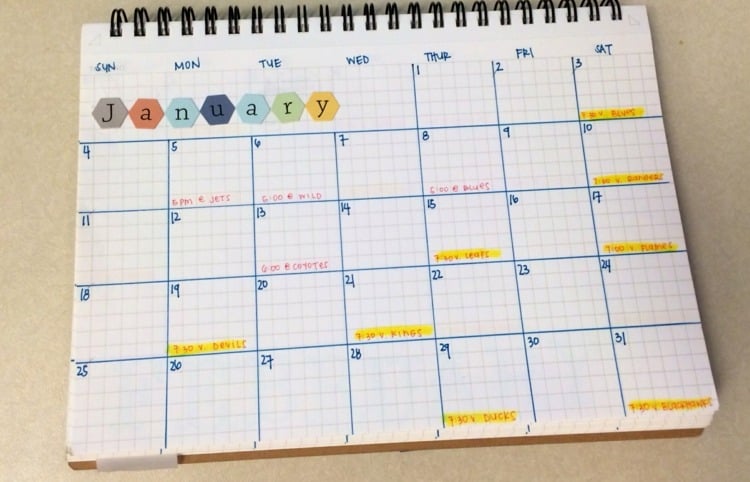kalender selbst gestalten ringheft-zeichnen-tabelle-einfach