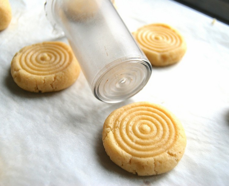 kekse-dekorieren-alternative-keks-stempel-plätzchen-stempeln