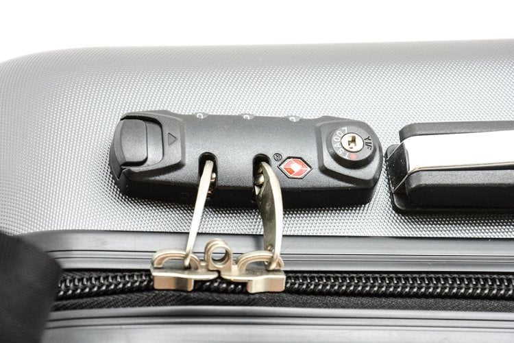 koffer-packen-checkliste-tipps-sicherheit-schloss-verschliessen