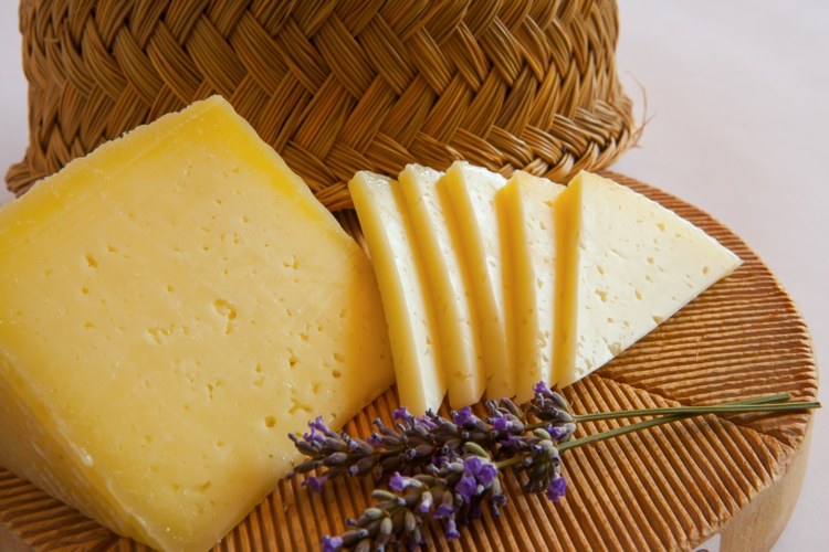 käse-wein-manchego-schafskäse-verdejo-sauvignon-blanc-weißwein-idee-lavendel