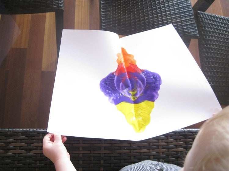Malen mit Kindern kreative-ideen-farbklekse-papier