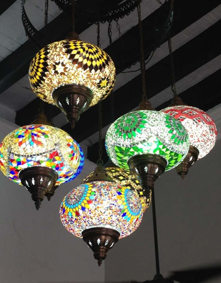 orientalische-lampen-mosaiklampe-bunt-glas-rund-hängelampen-gemustert-figuren-geometrisch
