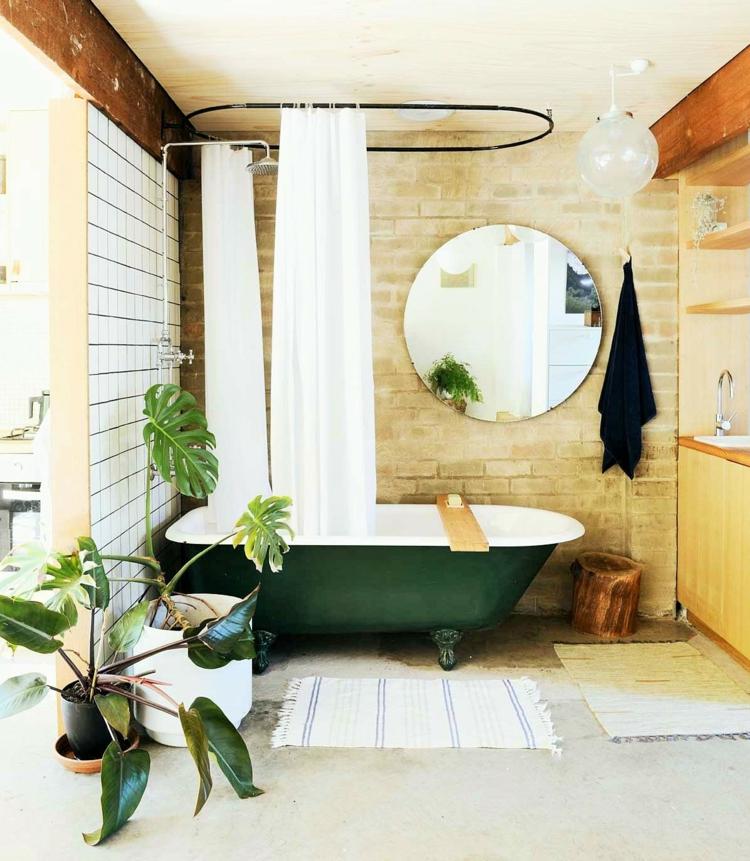 pflanzen-bad-fensterblatt-badewanne-grün-freistehend-duschvorhang-spiegel-handtuch