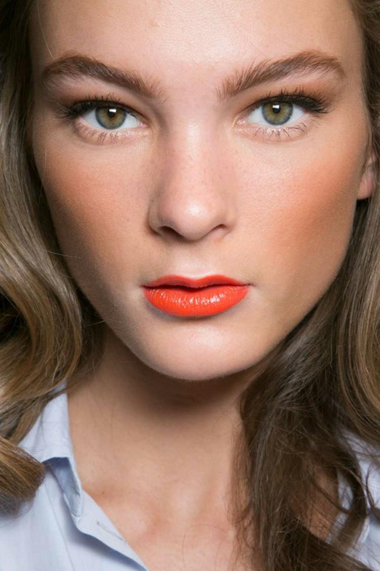schlupflider schminken tipps-ideen-orange-lippenstift-grün-braun-augen