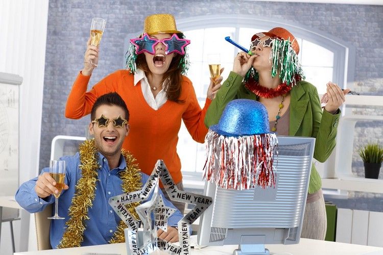 Silvester Spiele erwachsene-partyhüte-brille-spaß-lustige-partyspiele