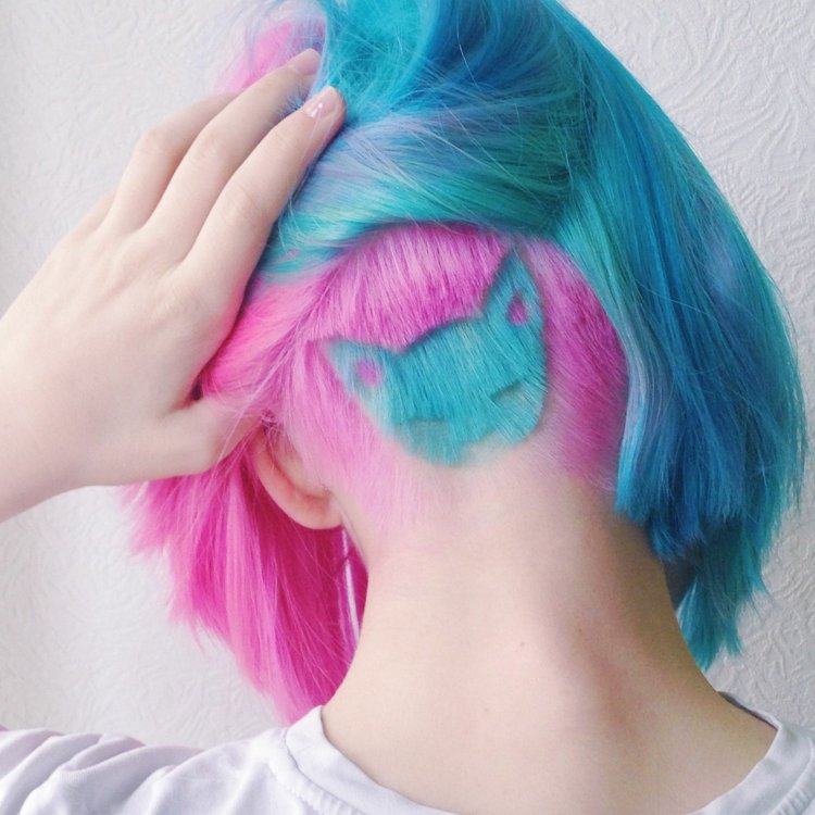 undercut-frisuren-feminin-katze-motiv-blau-rosa