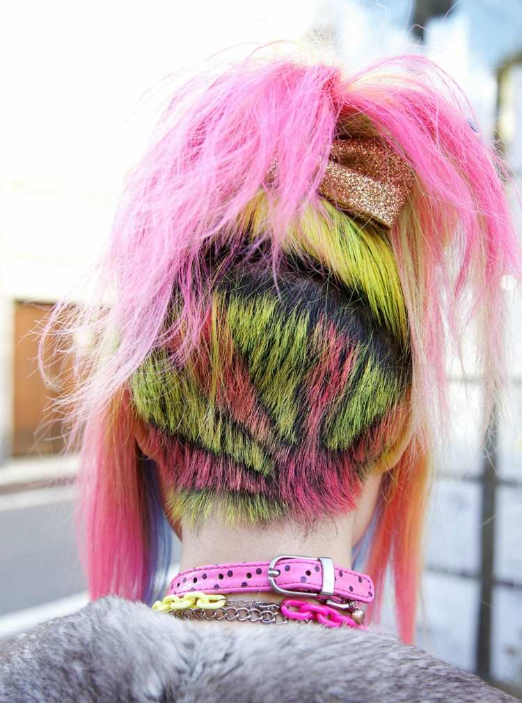 undercut-frisuren-punk-style-sonne-motiv-grün-gelb-rosa