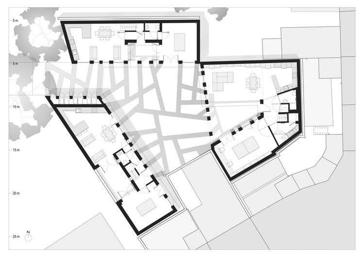 verbundene-wohnhäuser-gemeinsamer-innenhof-grundriss-erdgeschoss