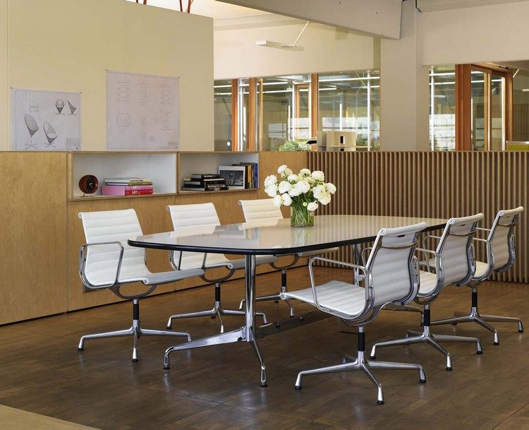 vitra-stühle-bürostühle-designklassiker-aluminium-chair-weiß