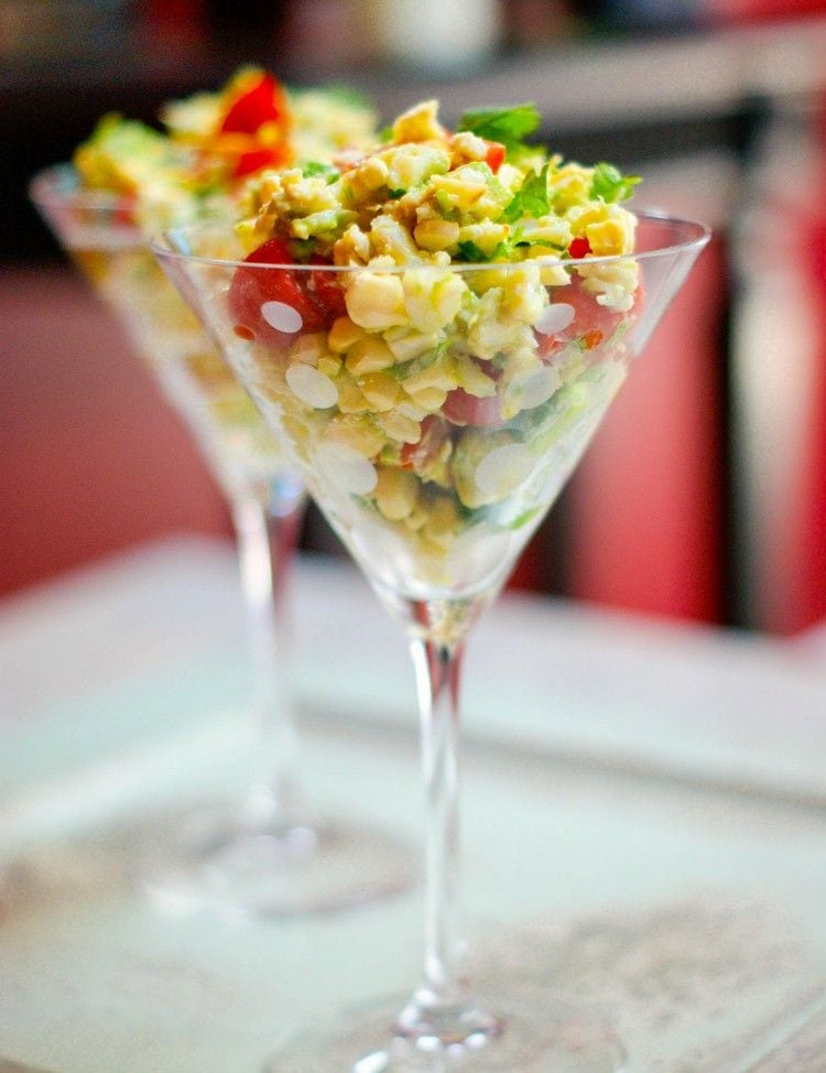 Vorspeisen im Glas salat-cocktailglas-serviert-idee-partyessen