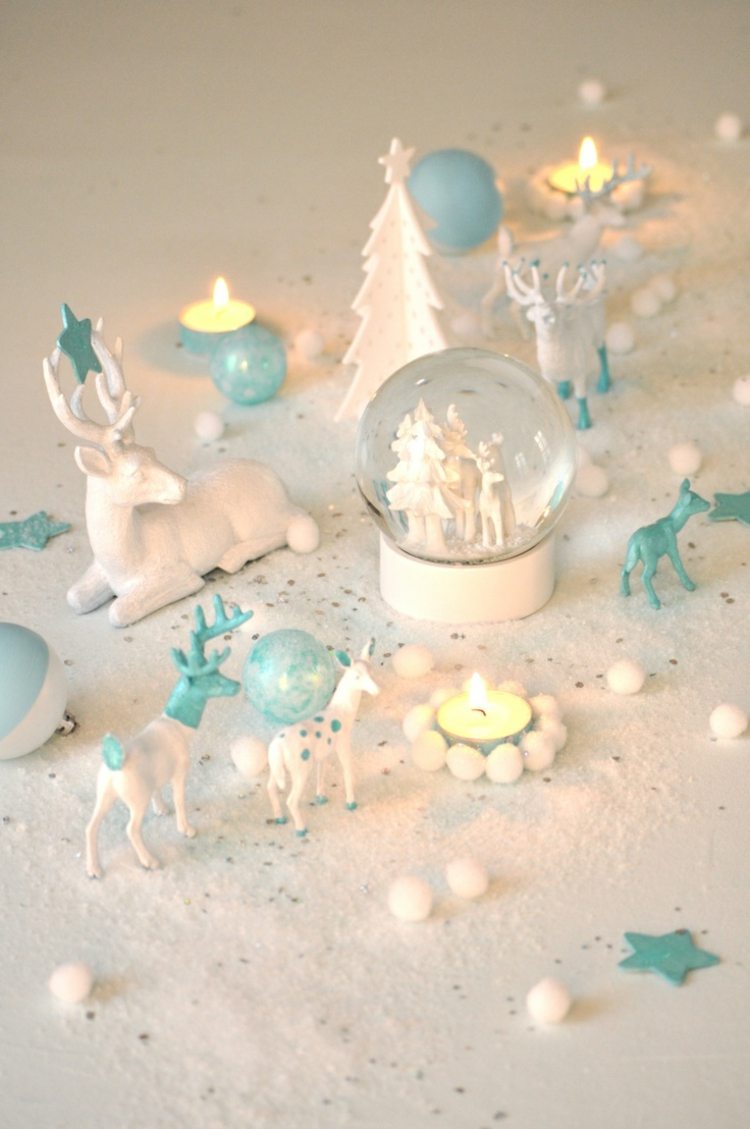 weihnachtlich dekorieren pastell-eisblau-idee-tischdeko-sterne-kerzen-schneekugel
