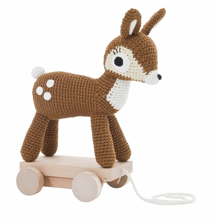 weihnachtsgeschenke-kinder-reh-rehkitz-bambi-räder-wagen-häkeln