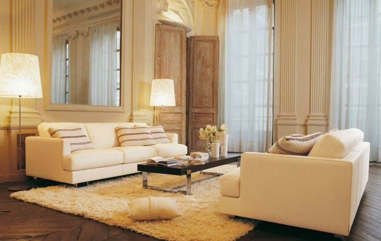 wohnzimmer-couch-gegenüber-shabby-elegant-raumgestaltung