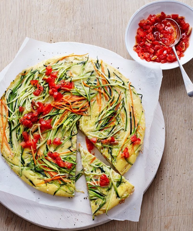 actifry-rezepte-auflauf-zucchini-gerieben-streifen-feta-tomaten-öl-schälchen-backpapier-bogen-löffel