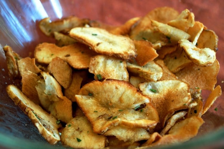 actifry rezepte kartoffel-chips-rosmarin-kräuter-aromatisch-gebraten-dünn-scheiben-knusprig