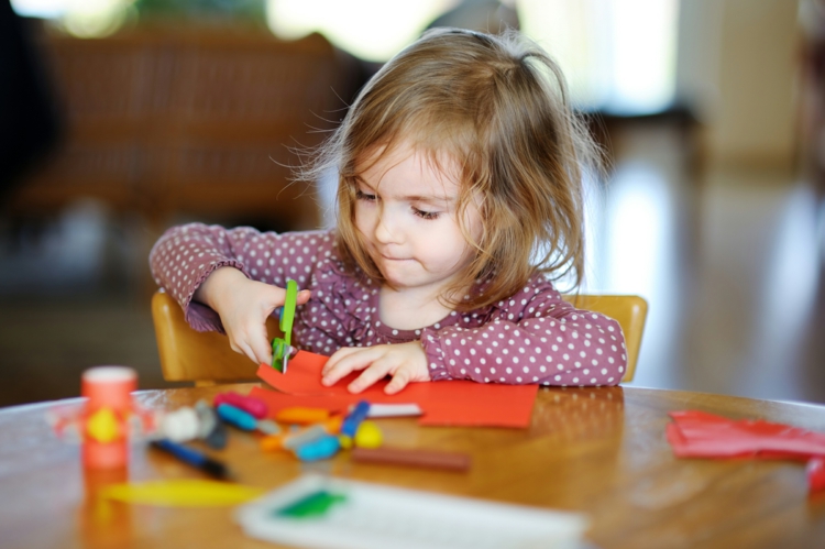 Feinmotorik fördern bei Kindern mit Spielen &amp; Übungen zum Selberbasteln