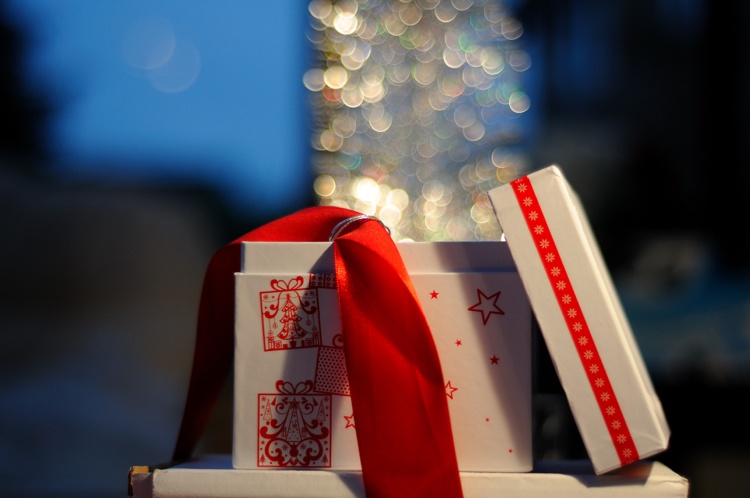 geschenkideen-frauen-weihnachten-partner-was-schenken-einpacken