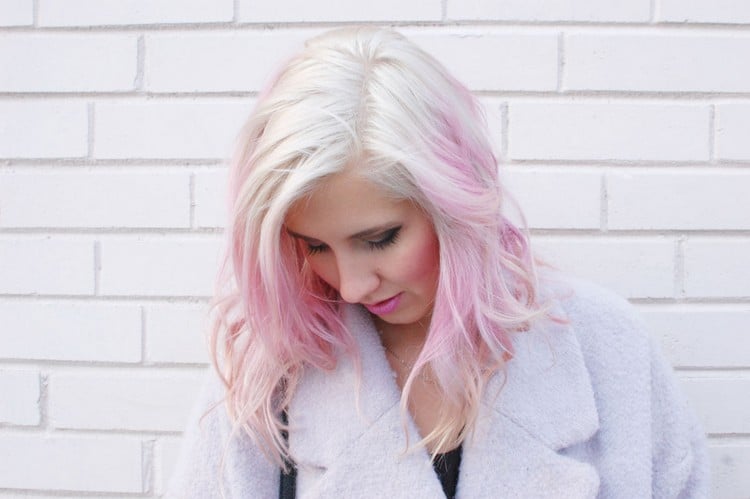 haare-pastell-färben-blondieren-pastell-rosa-haare-elegant