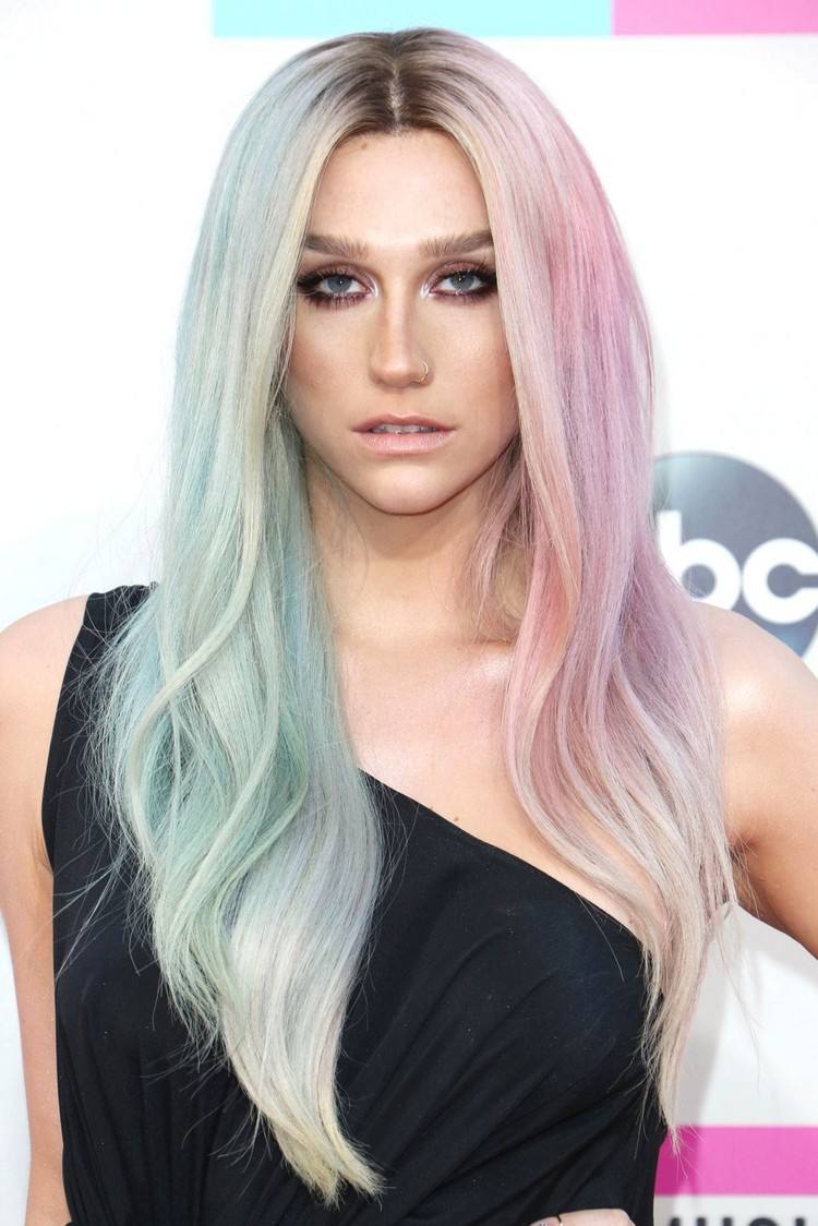 haare-pastell-färben-rosa-blau-pastellfarbe-lange-haare