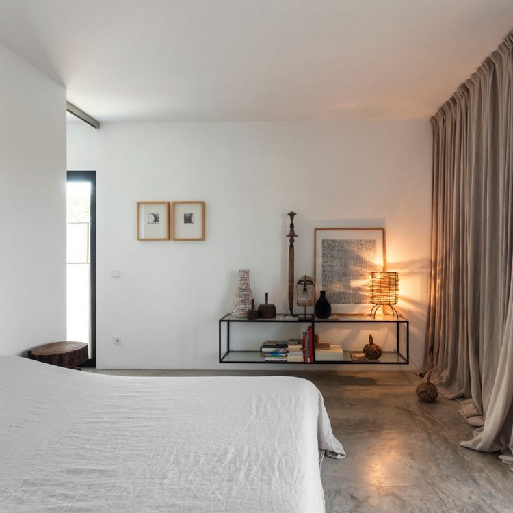 haus-weiß-schlafzimmer-minimalistisch-vorhänge